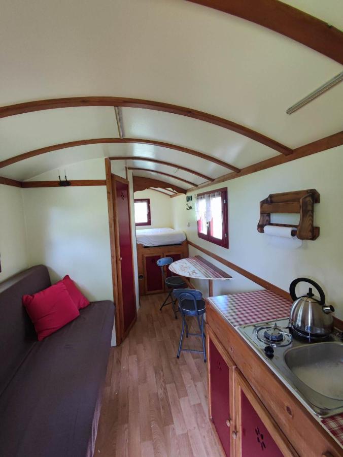 La Roulotte Couzotte Guest House Couze-et-Saint-Front ภายนอก รูปภาพ