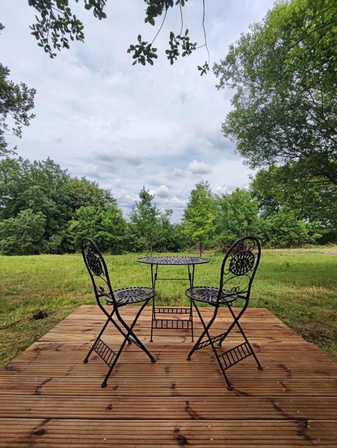 La Roulotte Couzotte Guest House Couze-et-Saint-Front ภายนอก รูปภาพ