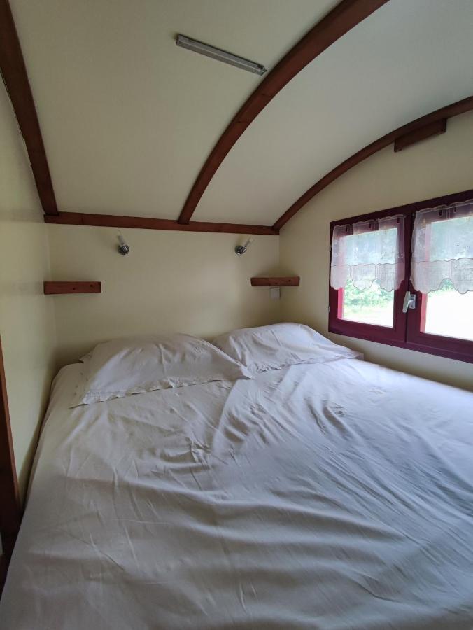 La Roulotte Couzotte Guest House Couze-et-Saint-Front ภายนอก รูปภาพ