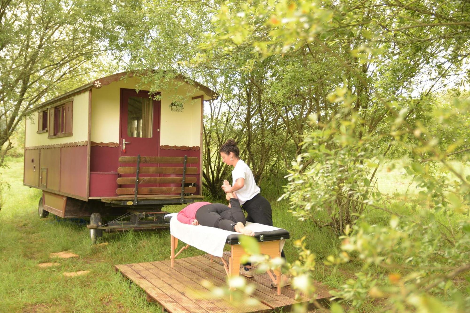 La Roulotte Couzotte Guest House Couze-et-Saint-Front ภายนอก รูปภาพ