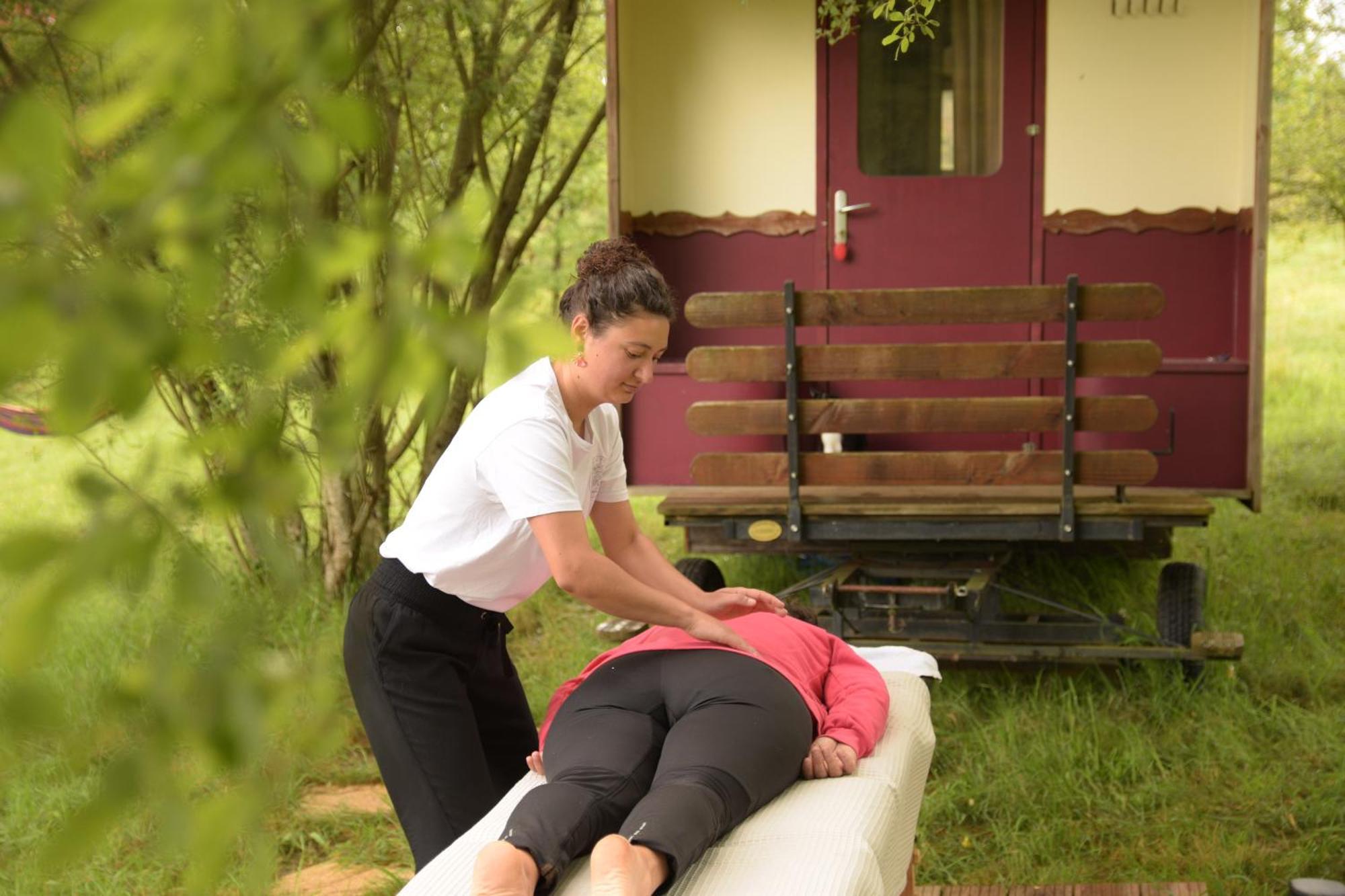 La Roulotte Couzotte Guest House Couze-et-Saint-Front ภายนอก รูปภาพ